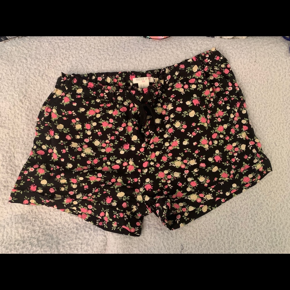 Shorts - Picture 2 of 3